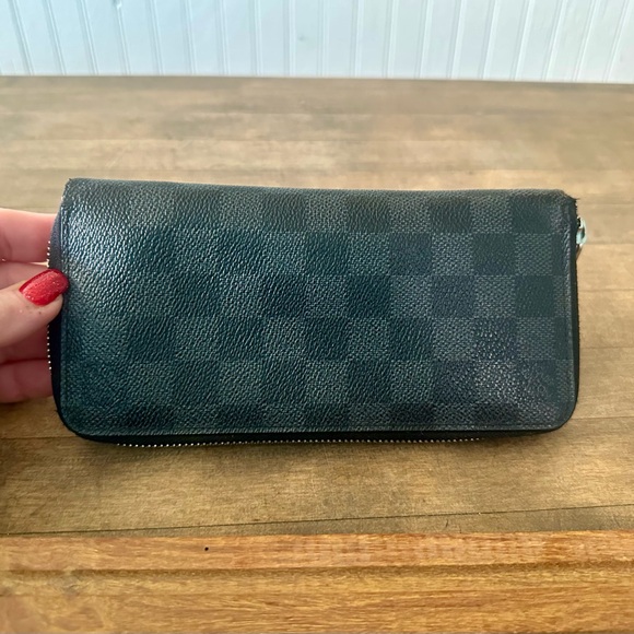 Louis Vuitton Damier Graphite Coated Leather Zippy Wallet - Picture 2 of 16